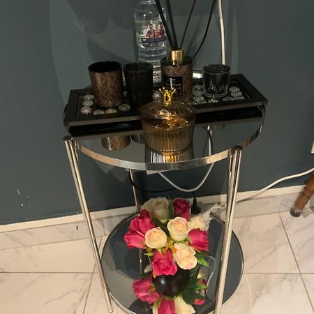 Appartement Charmant Studio Dans Maison à Sarcelles Extérieur photo