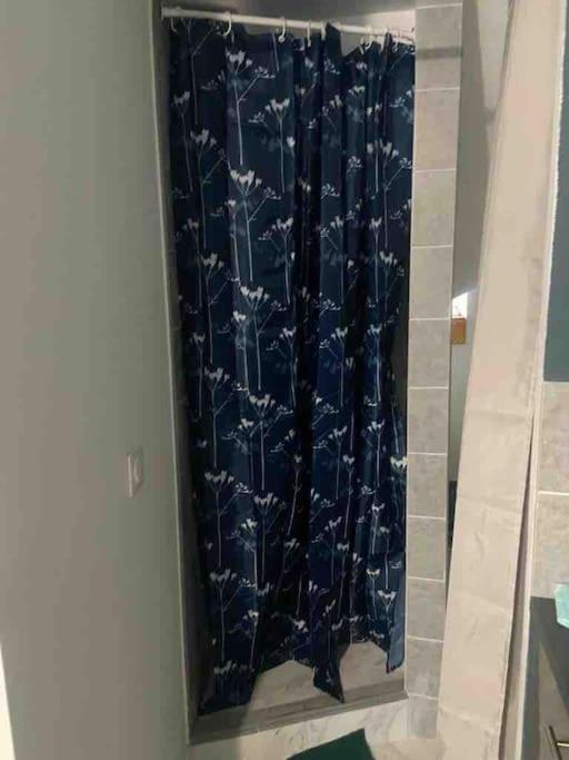Appartement Charmant Studio Dans Maison à Sarcelles Extérieur photo